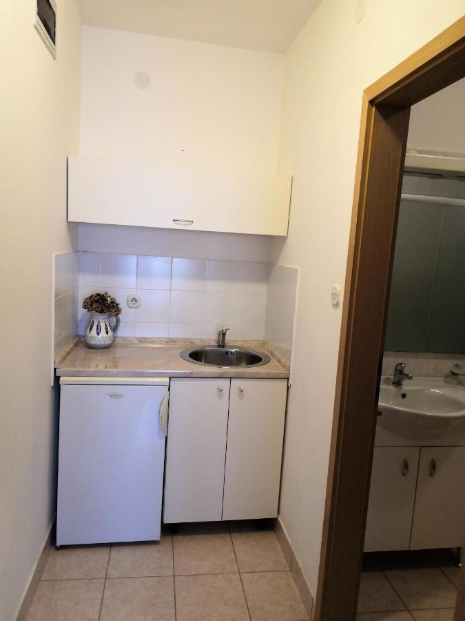 Laura And Nevio Apartments And Rooms Црес Экстерьер фото